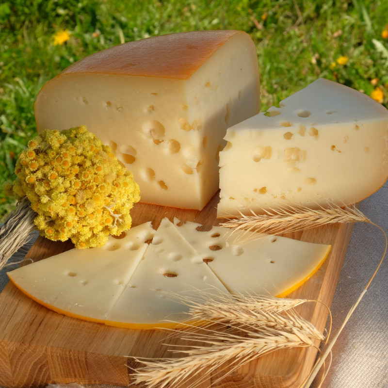 Сир напівтвердий Маасдам 300 г