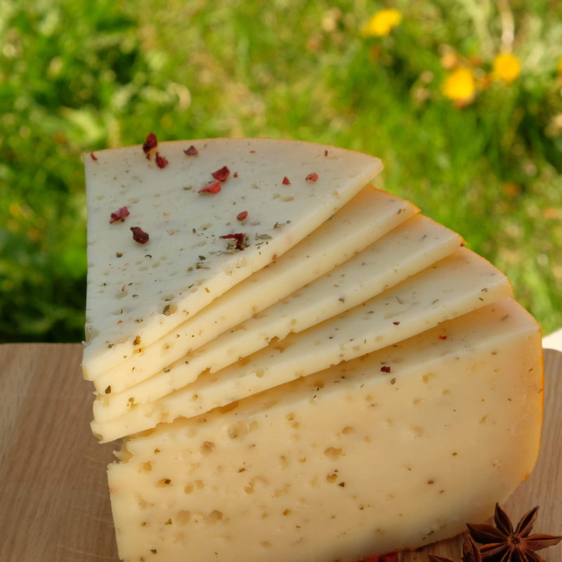 Сир напівтвердий Гауда з італійськими травами 300 г