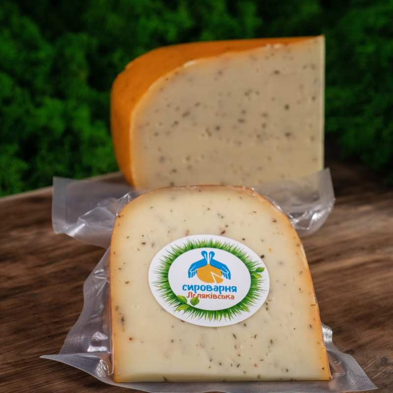 Сир напівтвердий Гауда з в’яленими помідорами та оливками 300 г